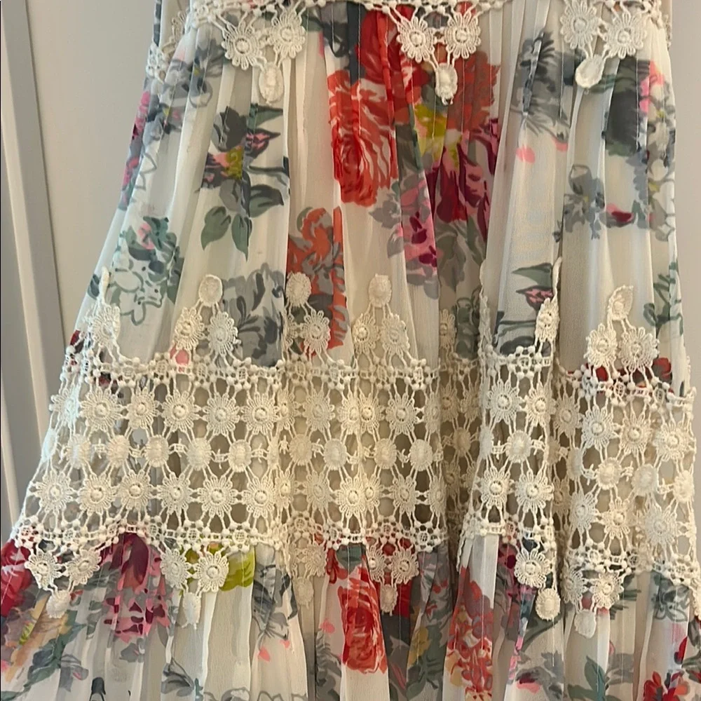 Floral Lace Women’s Dress - Picture 2 of 5